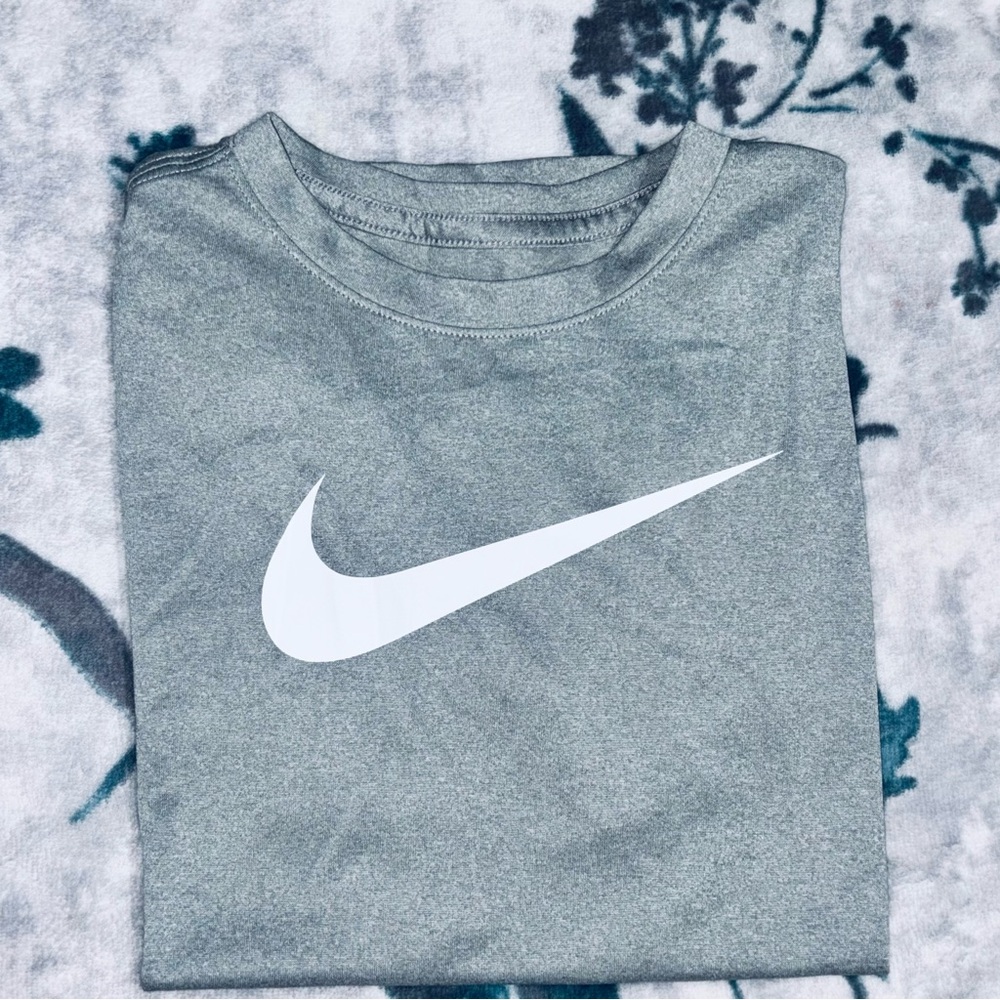 The Nike Tee  | MENS  | Light Gray | Dri Fit | LG